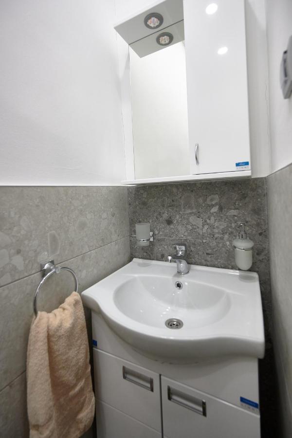 Vanimi Lux Apartmani Kikinda Εξωτερικό φωτογραφία